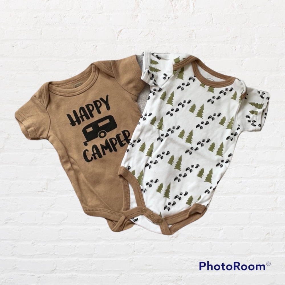 NWOT Adorable “happy camper” onesies bundle of 2